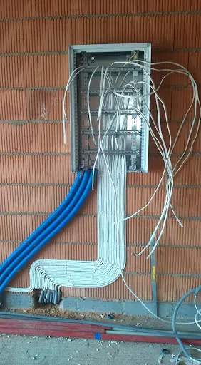 AW-ENERGO-pomiary elektryczne Łódź Pomiary odbiorcze i okresowe protokoły instalacje w lokalach i halach Obsługa firm